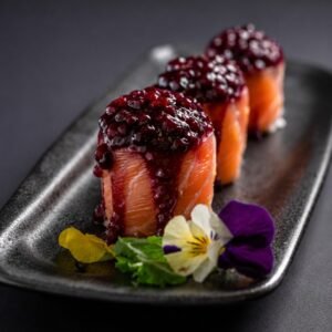 geishas de salmon y frutos rojos